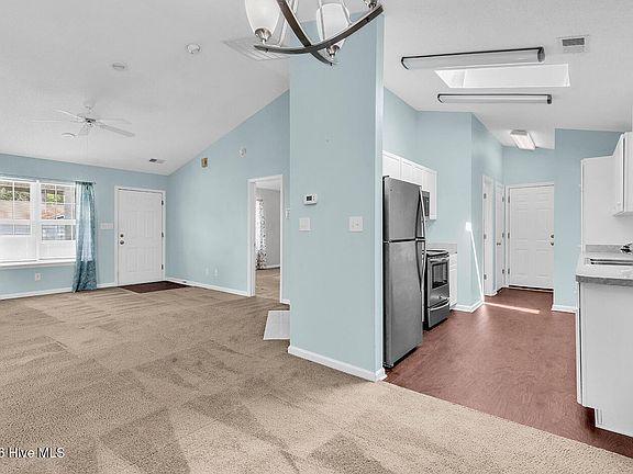 5th image of 513 Crooked Pine Place SW