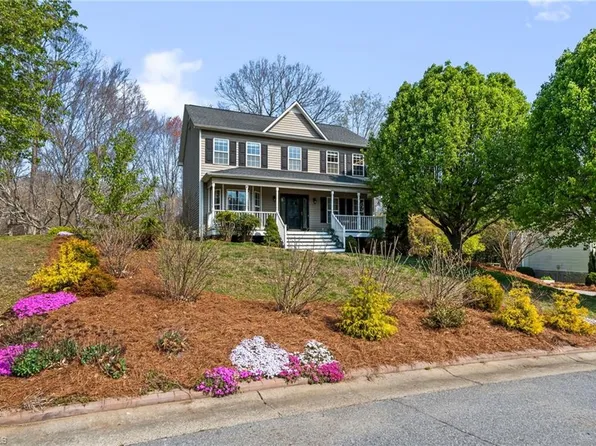 135 Valleyoak Ct, Clemmons, NC 27012