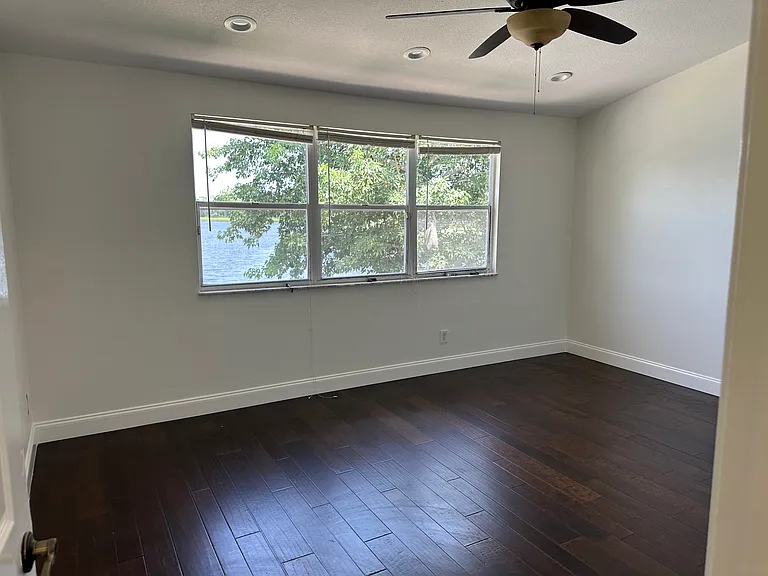 5220 NW 53rd Ave — Photo 13