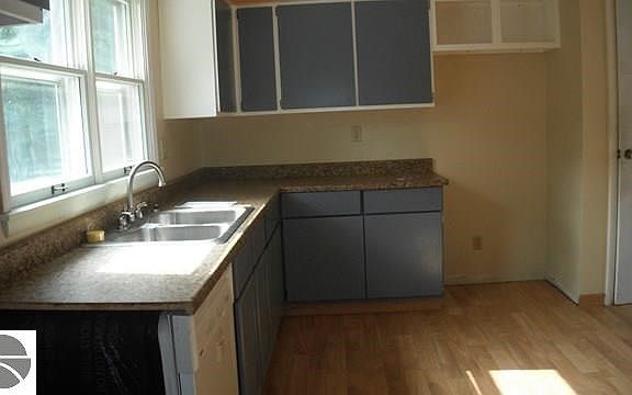 5th image of 1085 Orchard St