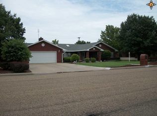 609 E 17th St, Portales, NM 88130
