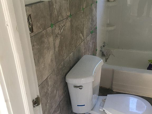 5th image of 531 Fletcher St