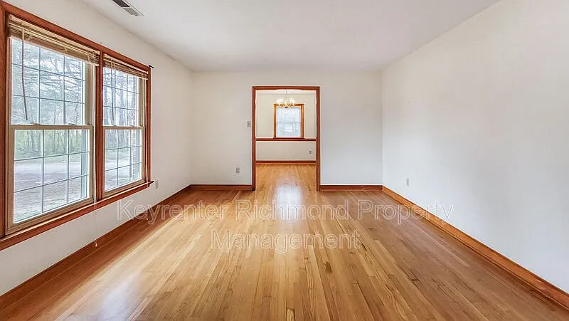 4 bed, 2.0 bath, 2199 sqft, $2,500 — Photo 4