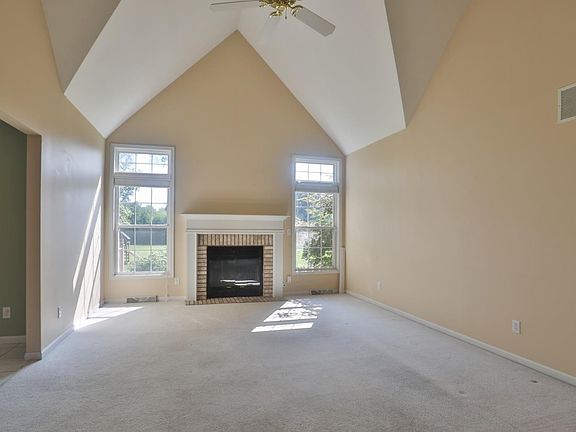 4th image of 31 Oak Hollow Ct