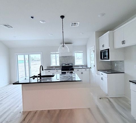 3rd image of 3017 S Redwood Ave
