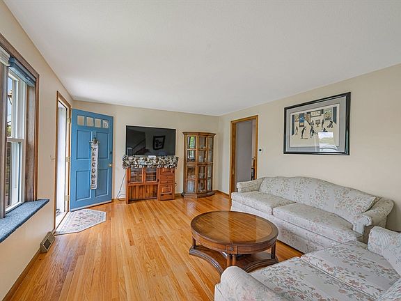 3rd image of 50 Emerson St