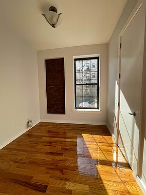 Rented by Greenrock Management | media 32