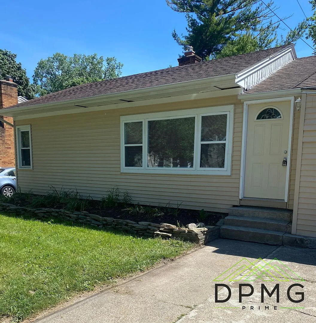 211 S. Clemens Ave. Lansing, MI 48912 — Photo 1