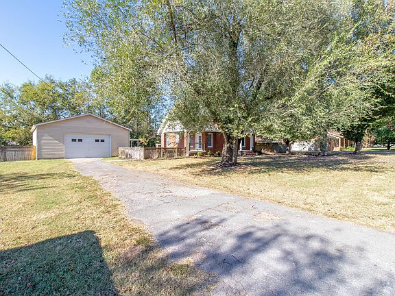 3rd image of 2862 Bradyville Pike