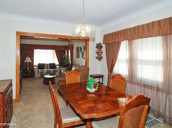 5th image of 2840 Cuyler Ave