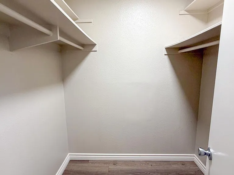 50th St Apartments — Photo 7