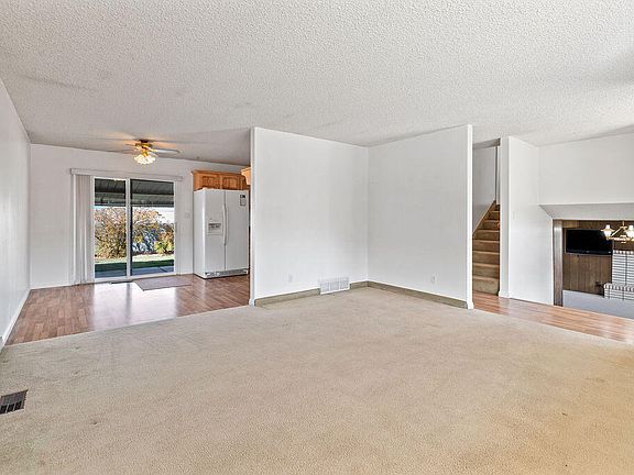 4th image of 642 S Sunset Dr