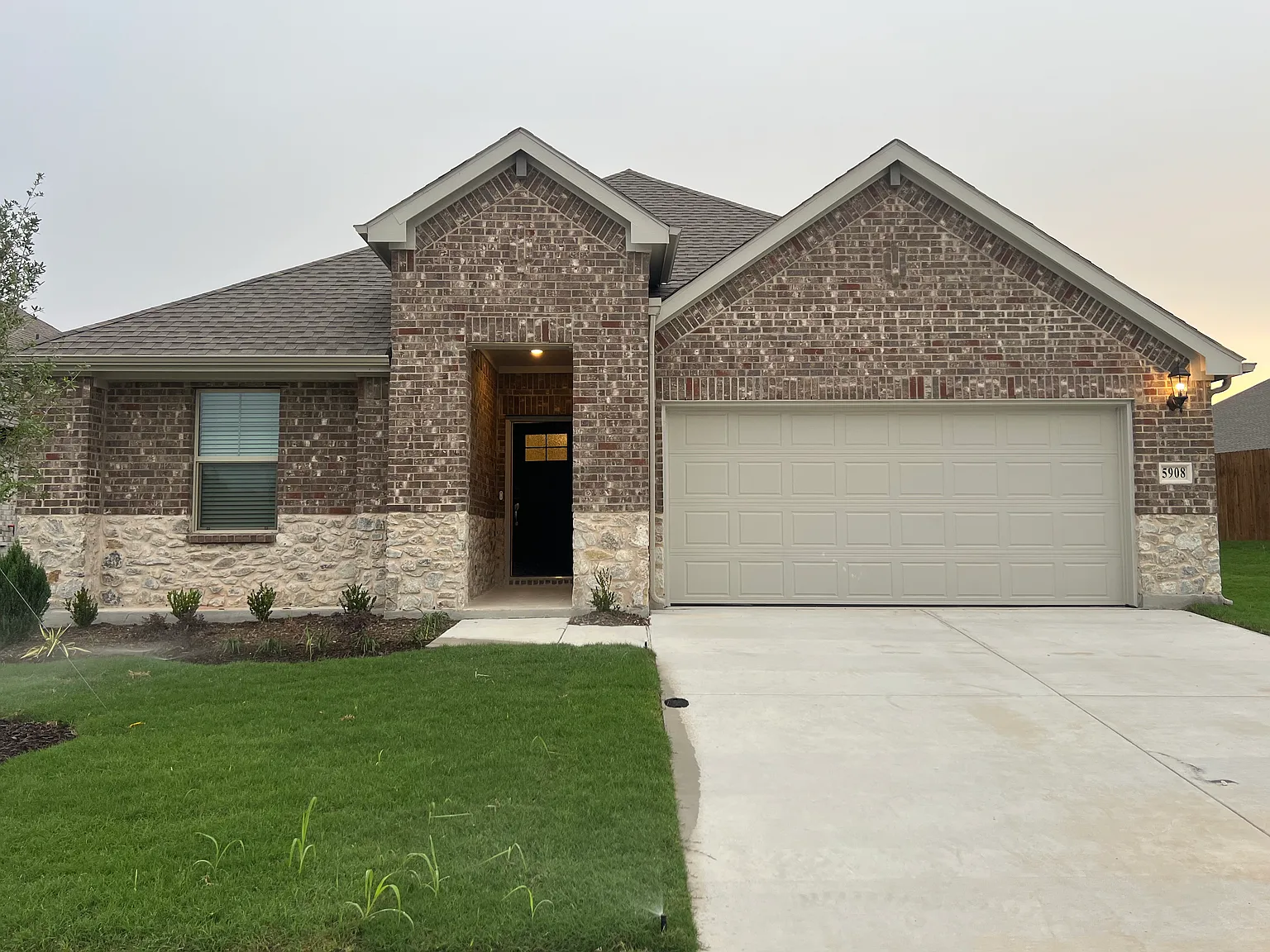 4 bed, 2260 sqft, $2,550 — Photo 1