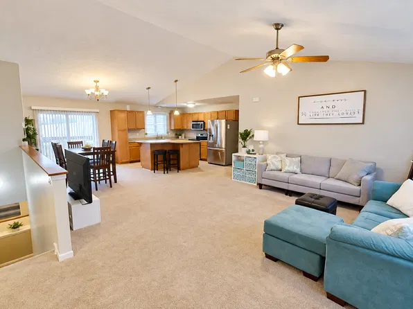 1045 Highland Ridge Dr, Manhattan, KS 66503