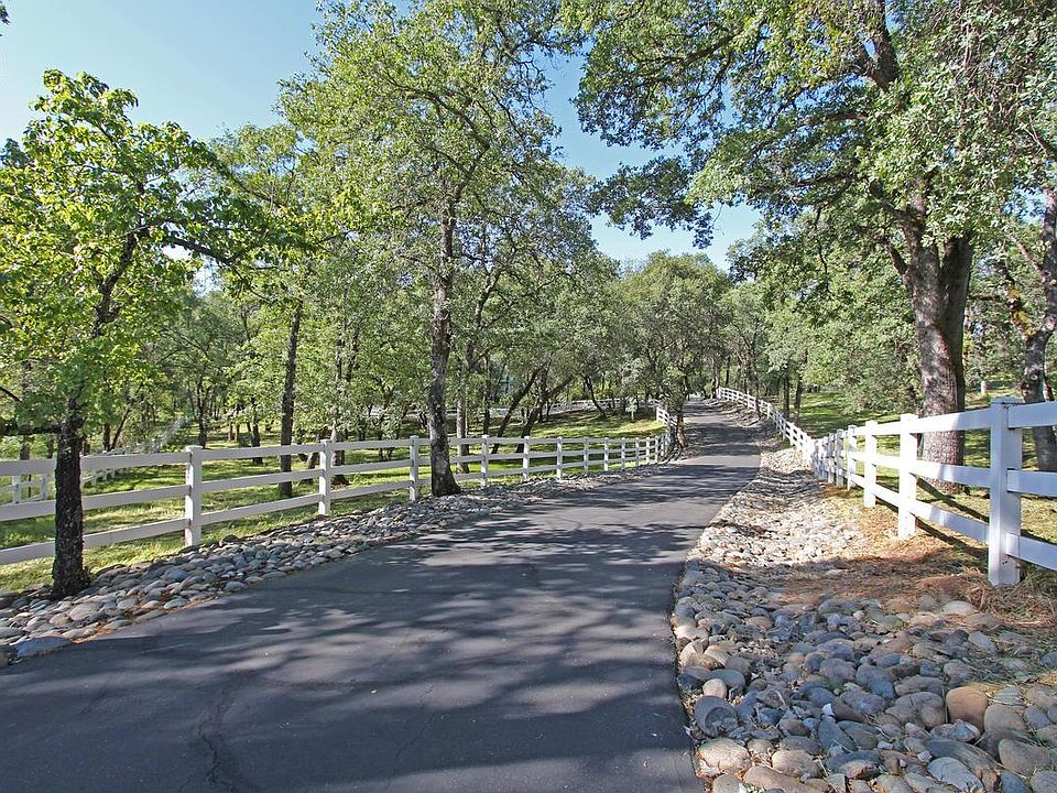 2nd image of 2350 Lakewood Hills Ln