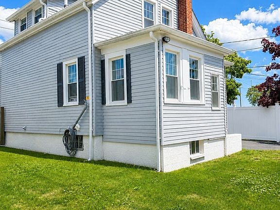 4th image of 61 Church St