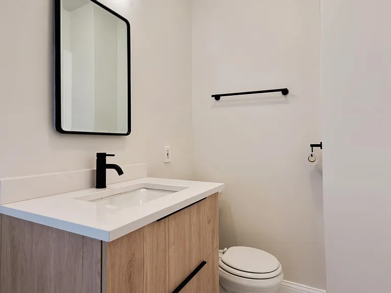 3420 W Shakespeare Ave — Photo 10