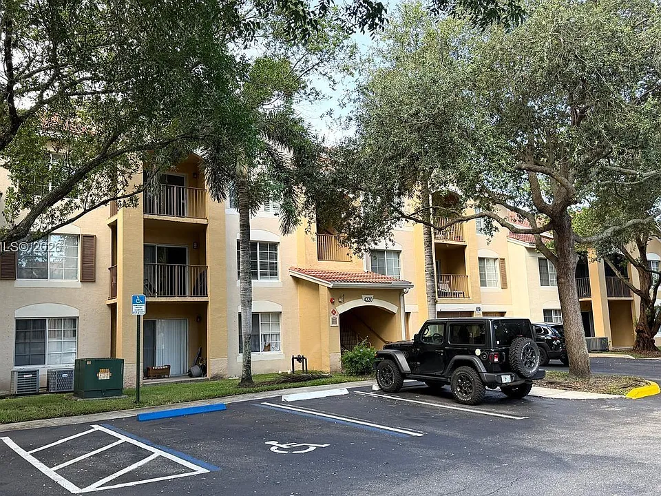 4220 San Marino Blvd #303