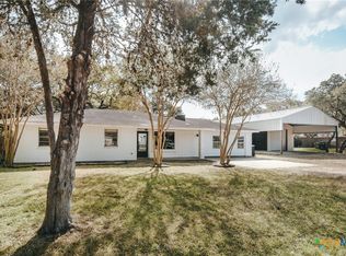 197 Live Oak Dr, Inez, TX 77968