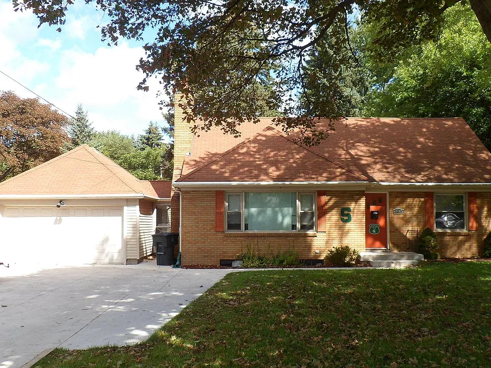 1647 E Grand River Ave