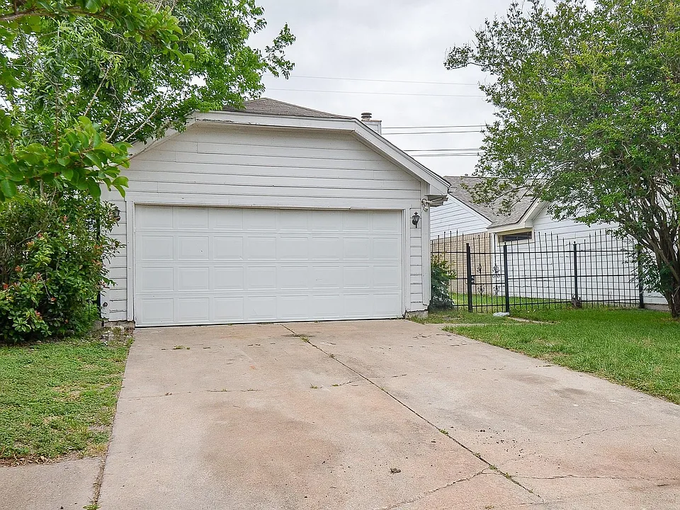 11818 Spring Grove Dr