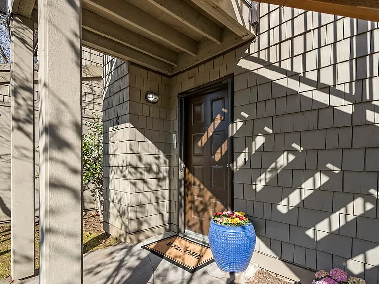 15 Crestfield Ct #15 — Photo 2