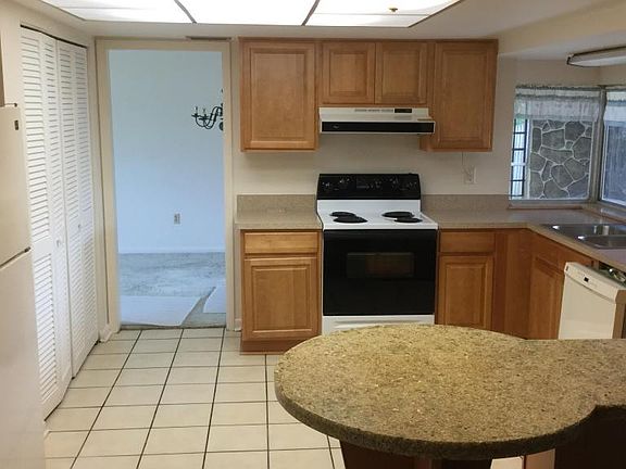 2nd image of 2551 White Oak Ln