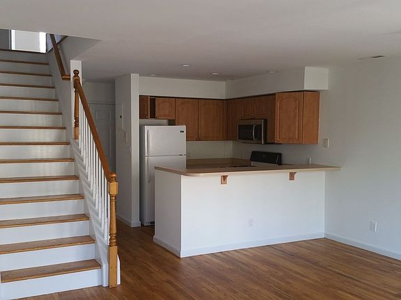 4th image of 1-60 Patricia Ln #101