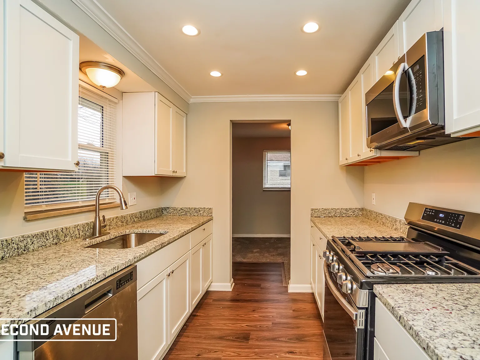 3 bed, 1.5 bath, 1076 sqft, $1,650 — Photo 3