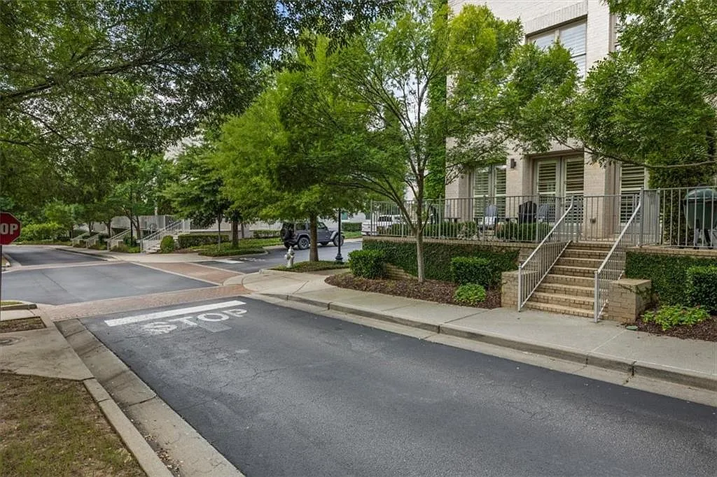 3 bed, 3.5 bath, 2448 sqft, $6,500 — Photo 1