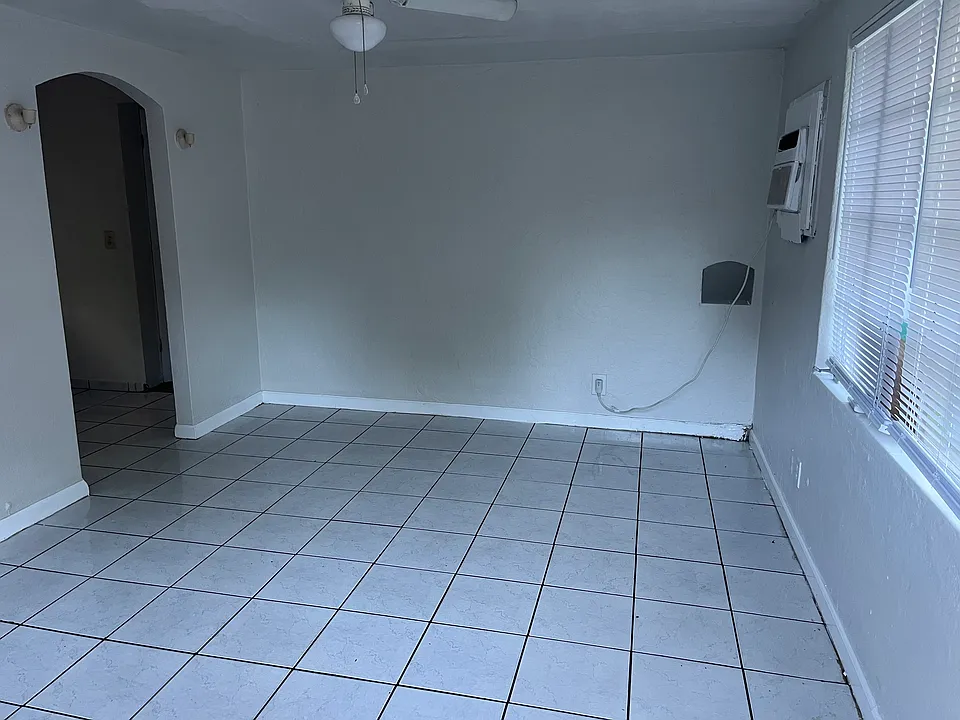 821 Beverly Ave #2
