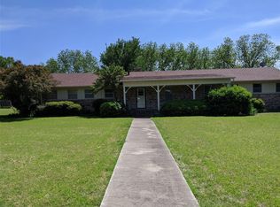 402 Circle Dr, Decatur, TX 76234