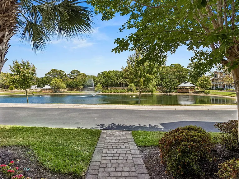 1850 Surf Side Dr — Photo 3