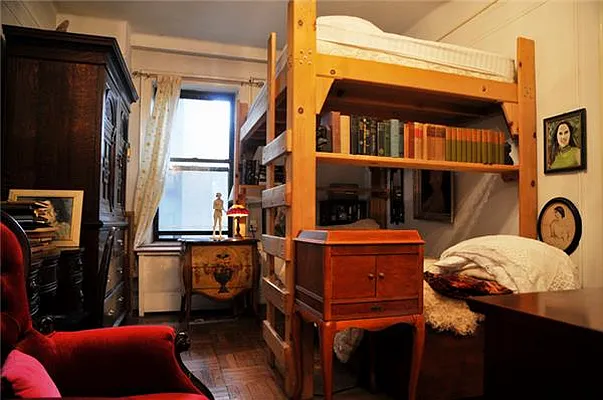 Sold by R New York | media 14