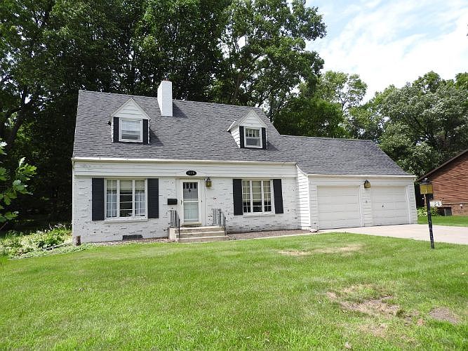 1st image of 525 N Lundys Ln