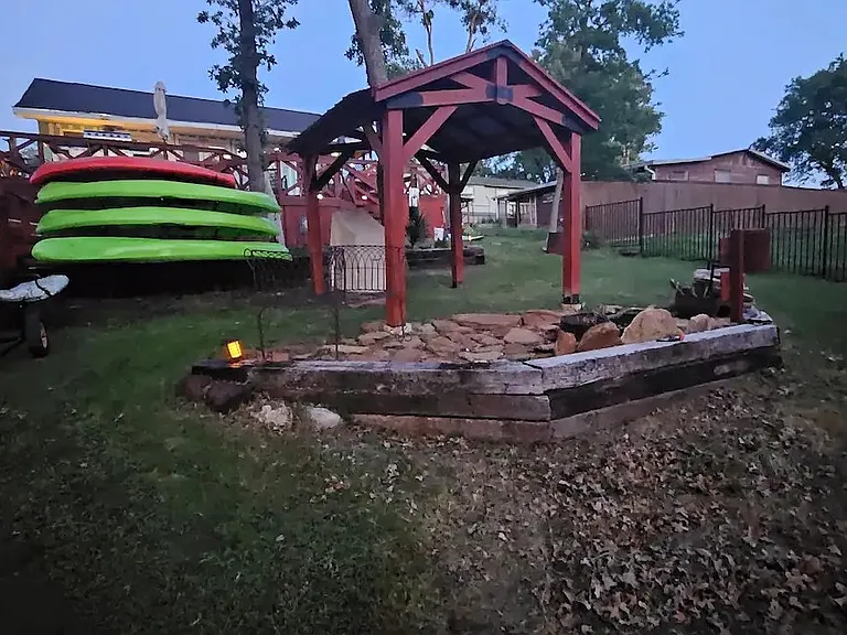 5631 Dorothy Ln — Photo 2