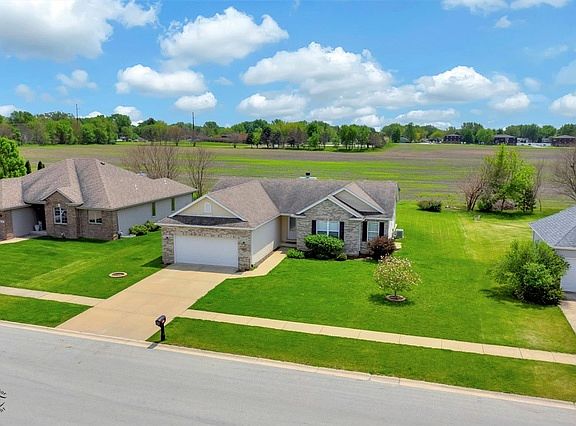 4th image of 650 Peony Ln