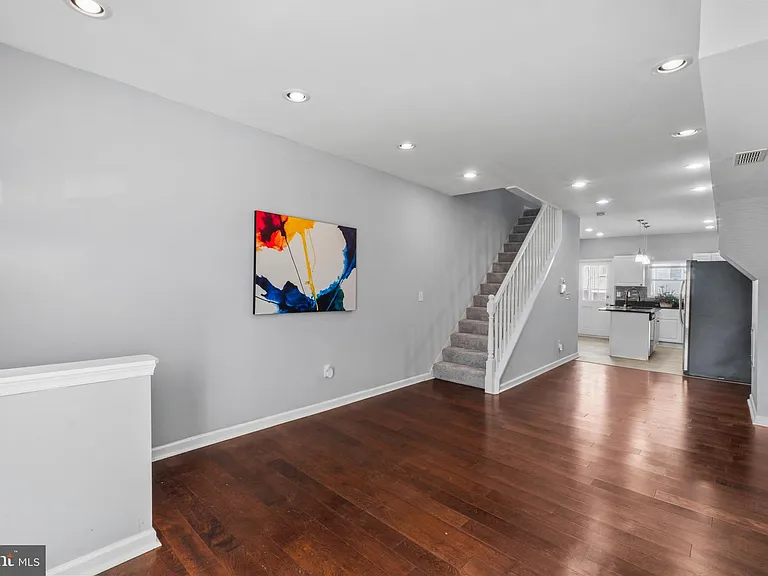 324 Oldham St — Photo 3