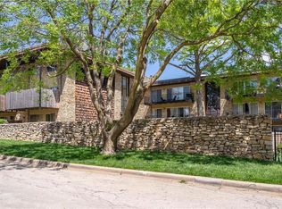 4511 Headwood Dr APT 102, Kansas City, MO 64111