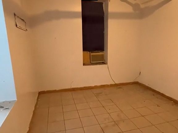 3rd image of 1359 Findlay Ave APT 11