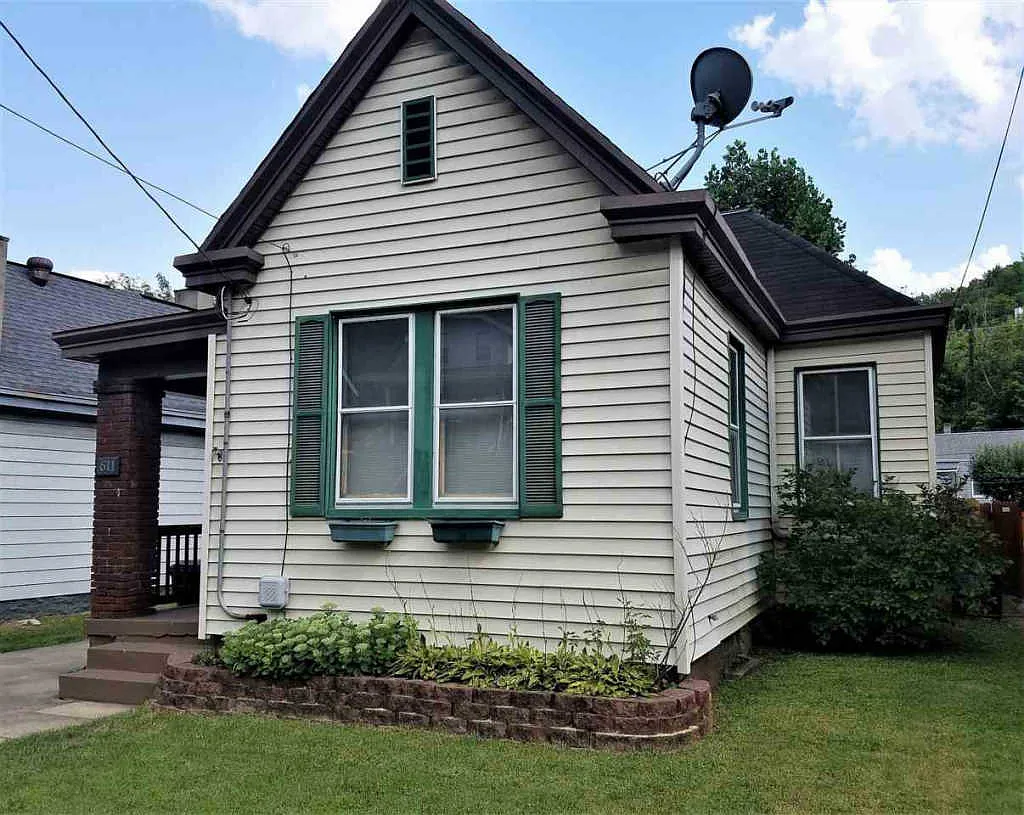 611 Highland Ave photo 1