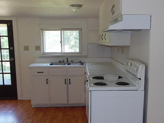 2nd image of 1825 Walnut Ave