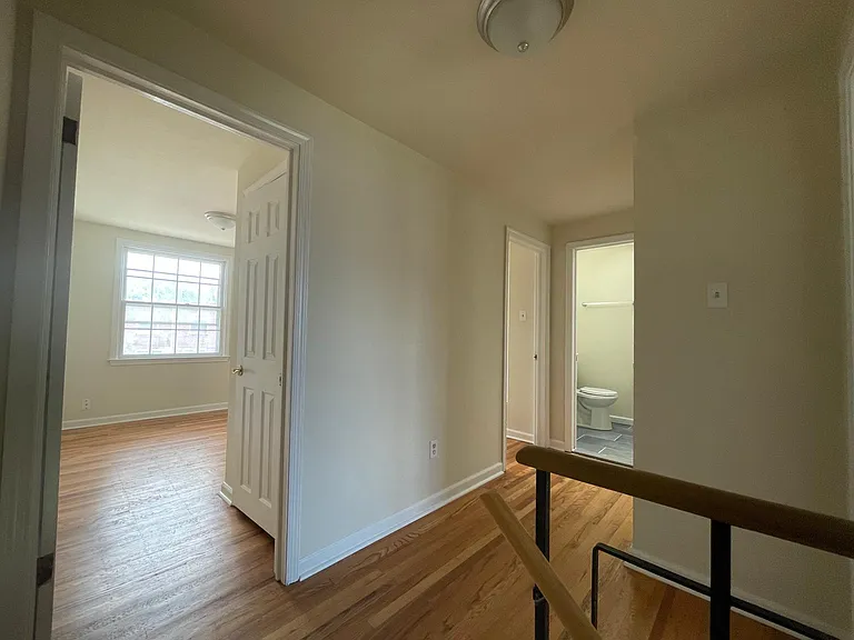 1323 Redwood Ln — Photo 9