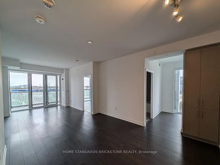 95 Oneida Cres #810 — Photo 7