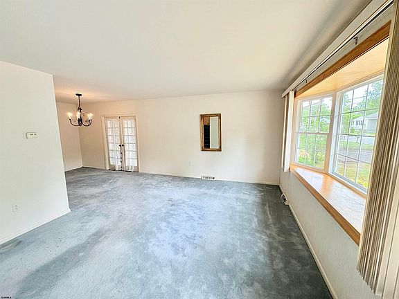 2nd image of 451 S Willow Ave