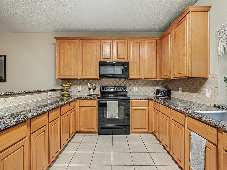 819 Davis Rd — Photo 9
