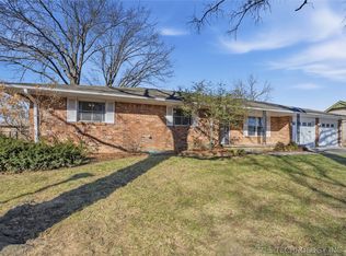 1037 Meadow Dr, Bartlesville, OK 74006