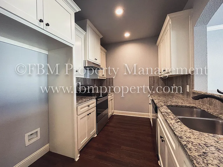 300 Hawk Ave #C2 — Photo 6