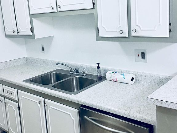4th image of 125 Shore Ct APT 107A