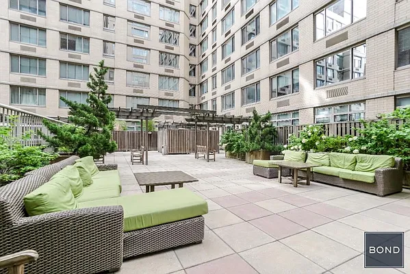 Rented by Bond New York | media 5